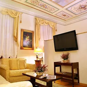 Apart-hotel Tornabuoni La Petite, Florença